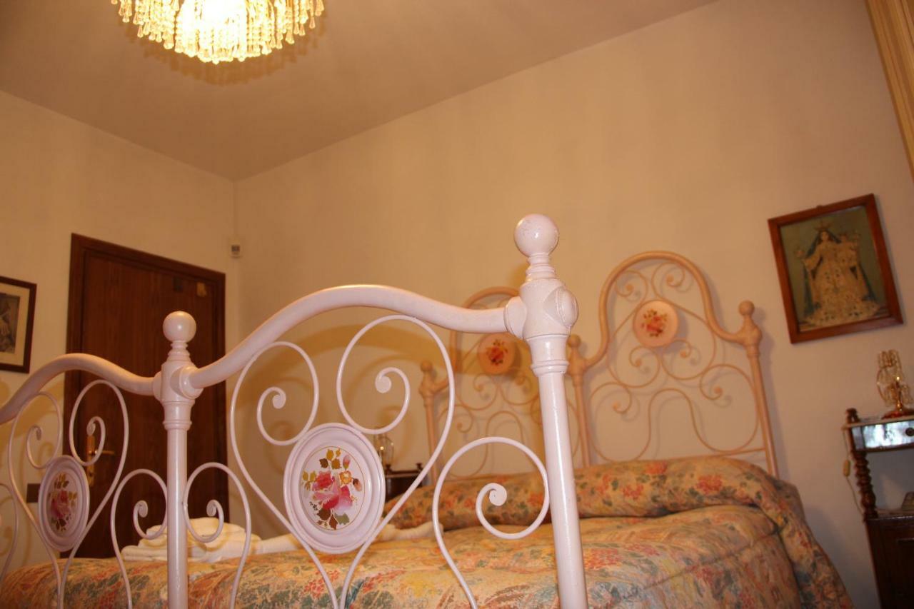 Hostal Le Coccole Del Trasimeno Tuoro sul Trasimeno Exterior foto